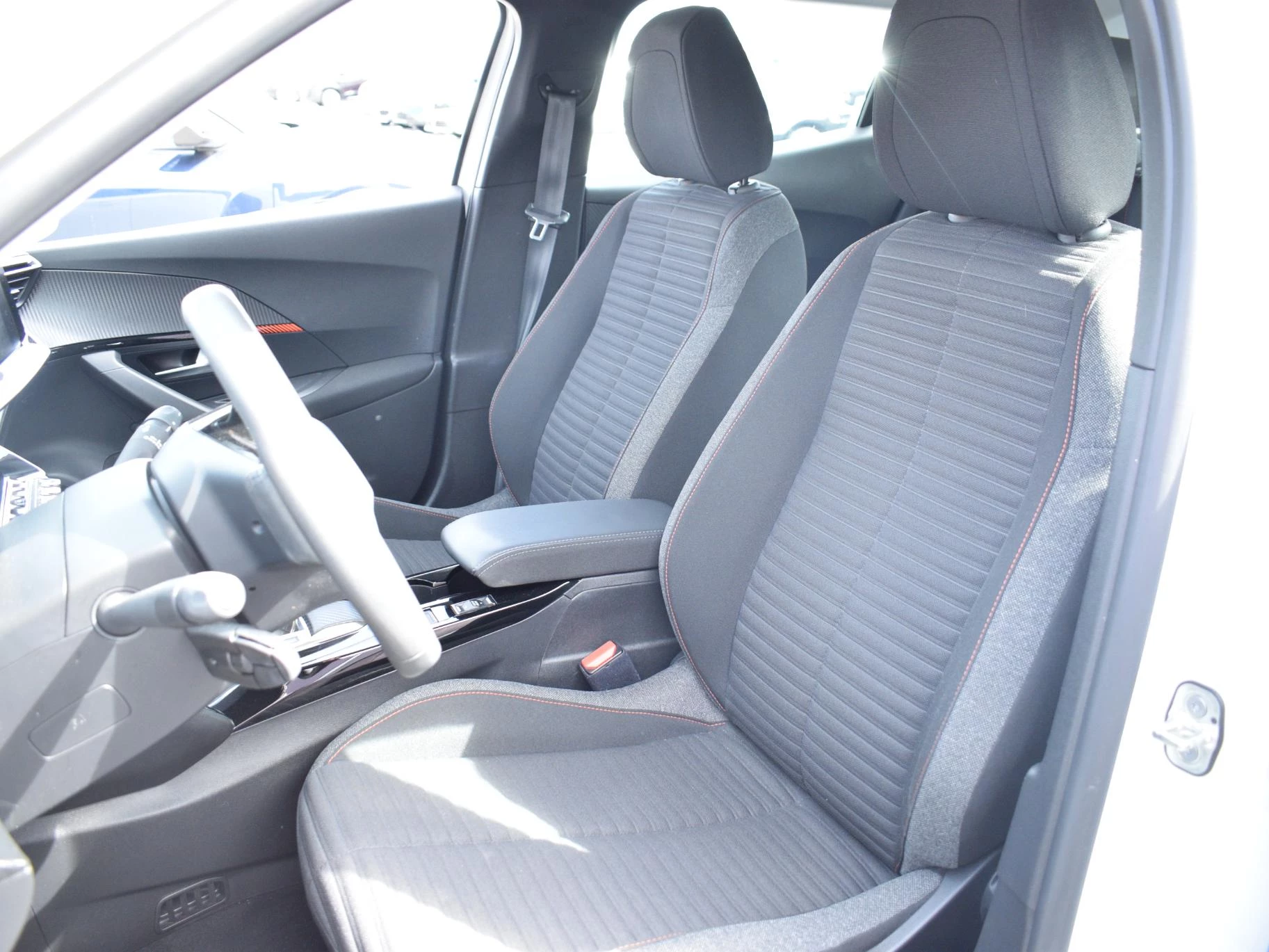 Hoofdafbeelding Peugeot e-2008