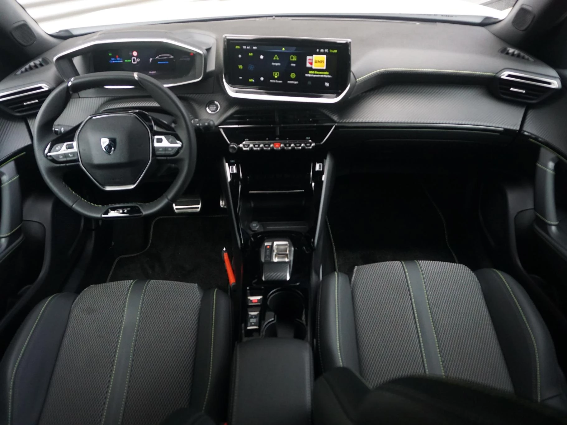 Hoofdafbeelding Peugeot e-2008