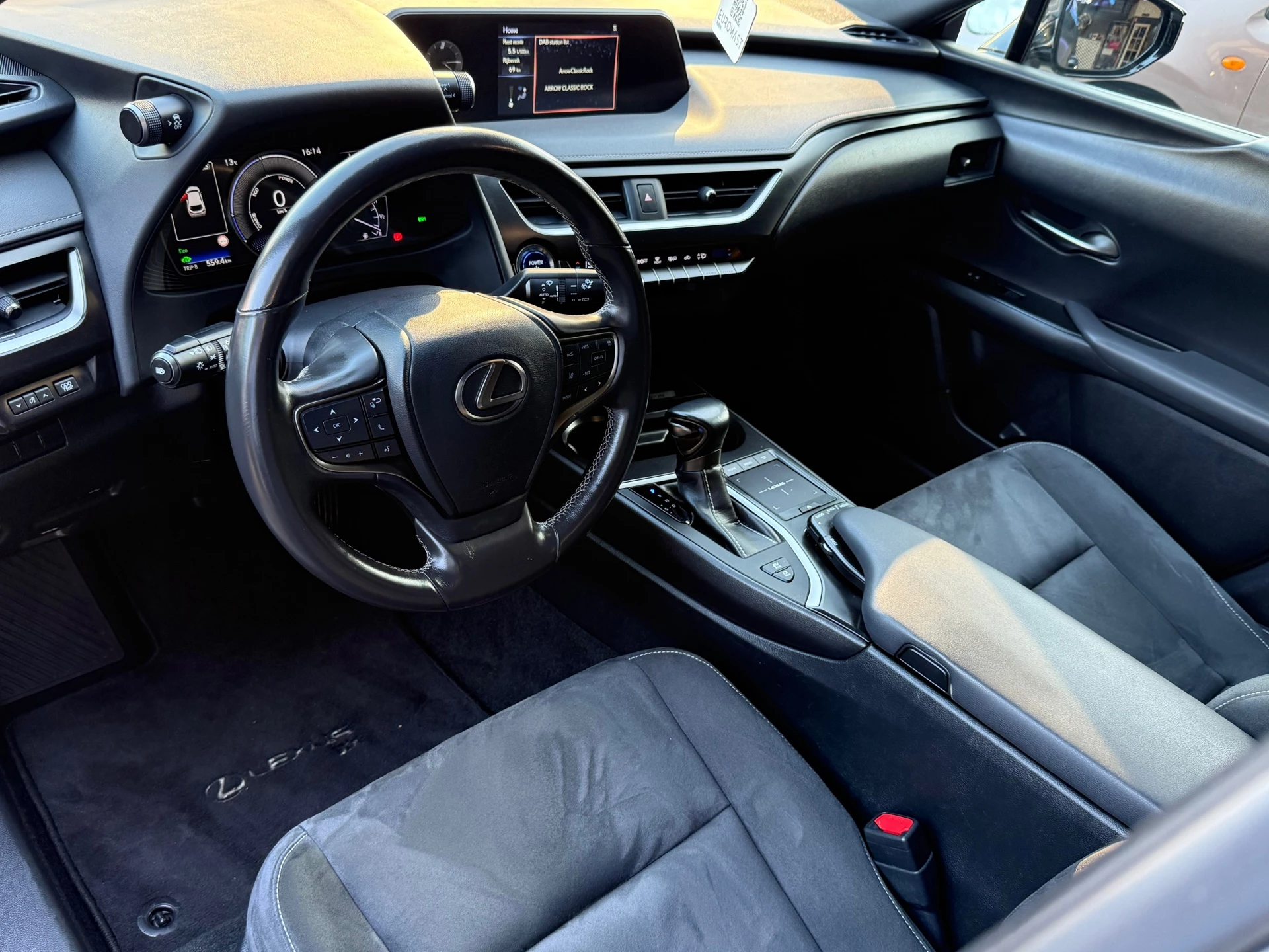 Hoofdafbeelding Lexus UX