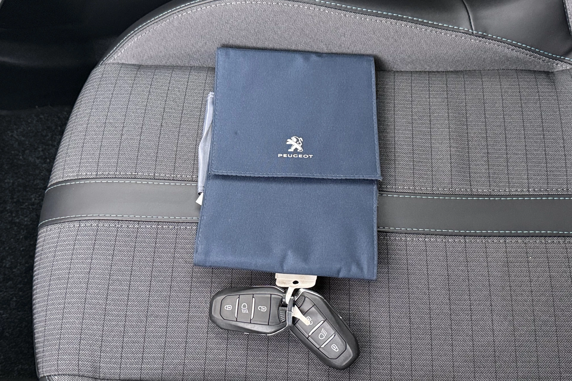 Hoofdafbeelding Peugeot e-208