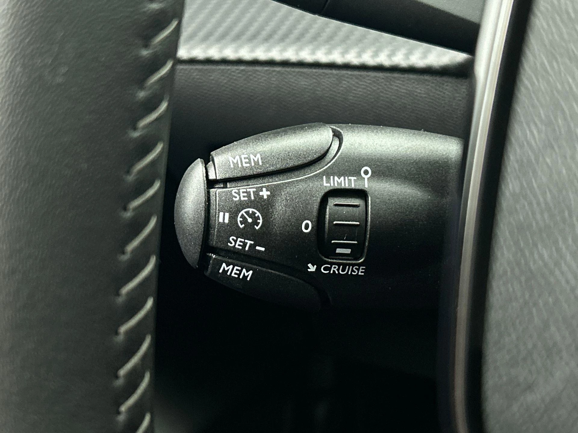 Hoofdafbeelding Peugeot e-208