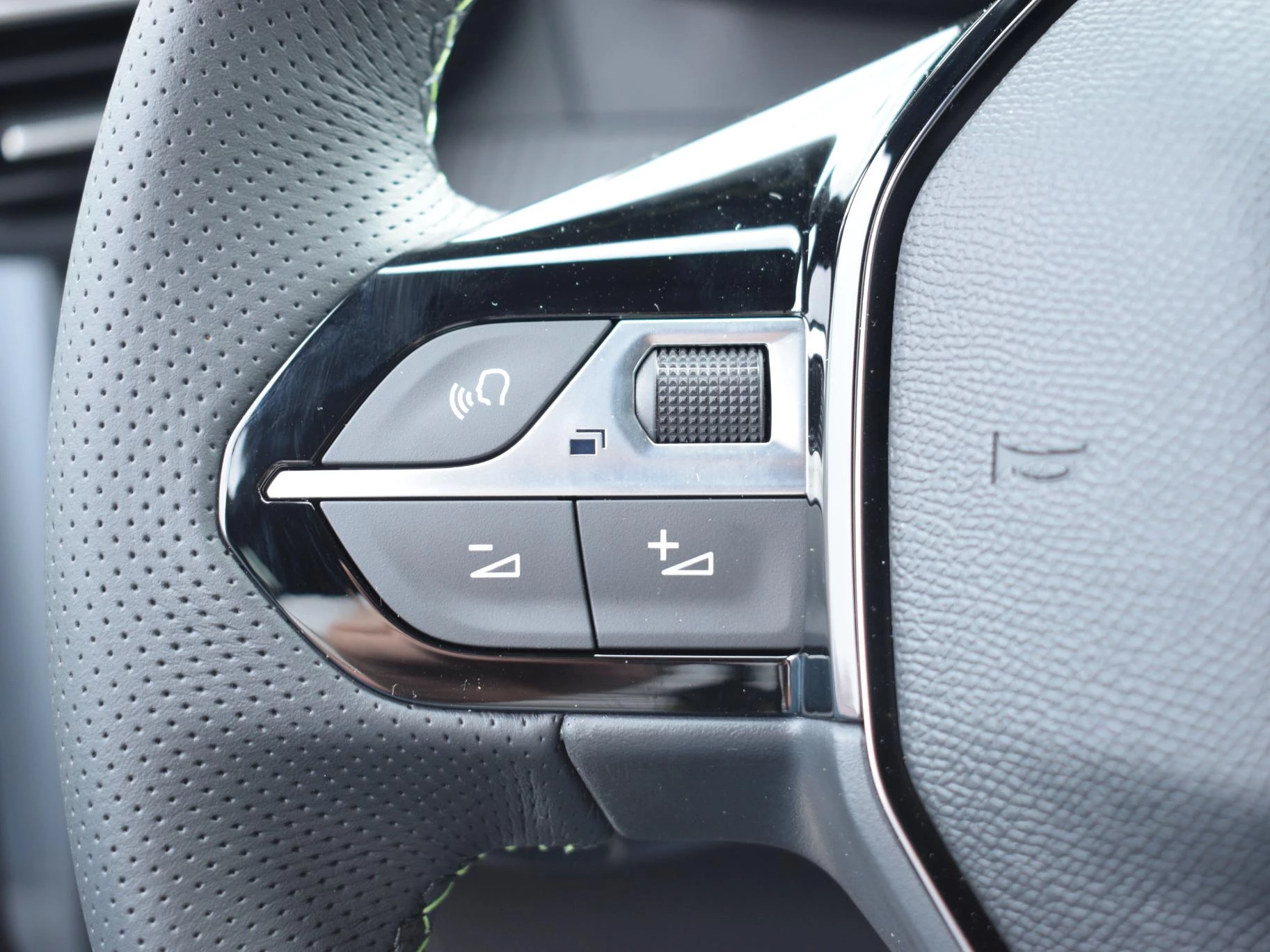 Hoofdafbeelding Peugeot e-208