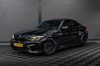 Hoofdafbeelding BMW M2 BMW M2 2-serie Coupé DCT | NOVA PERFORMANCE 19 INCH CUSTOM WHEELS | CS STOELEN | CS STUUR | CARBON INTERIEUR EN EXTERIEUR | voorzien van Target Blu Eye 2 en Laser Track Flare | alle orginele onderdelen en velgen zijn aanwezig |