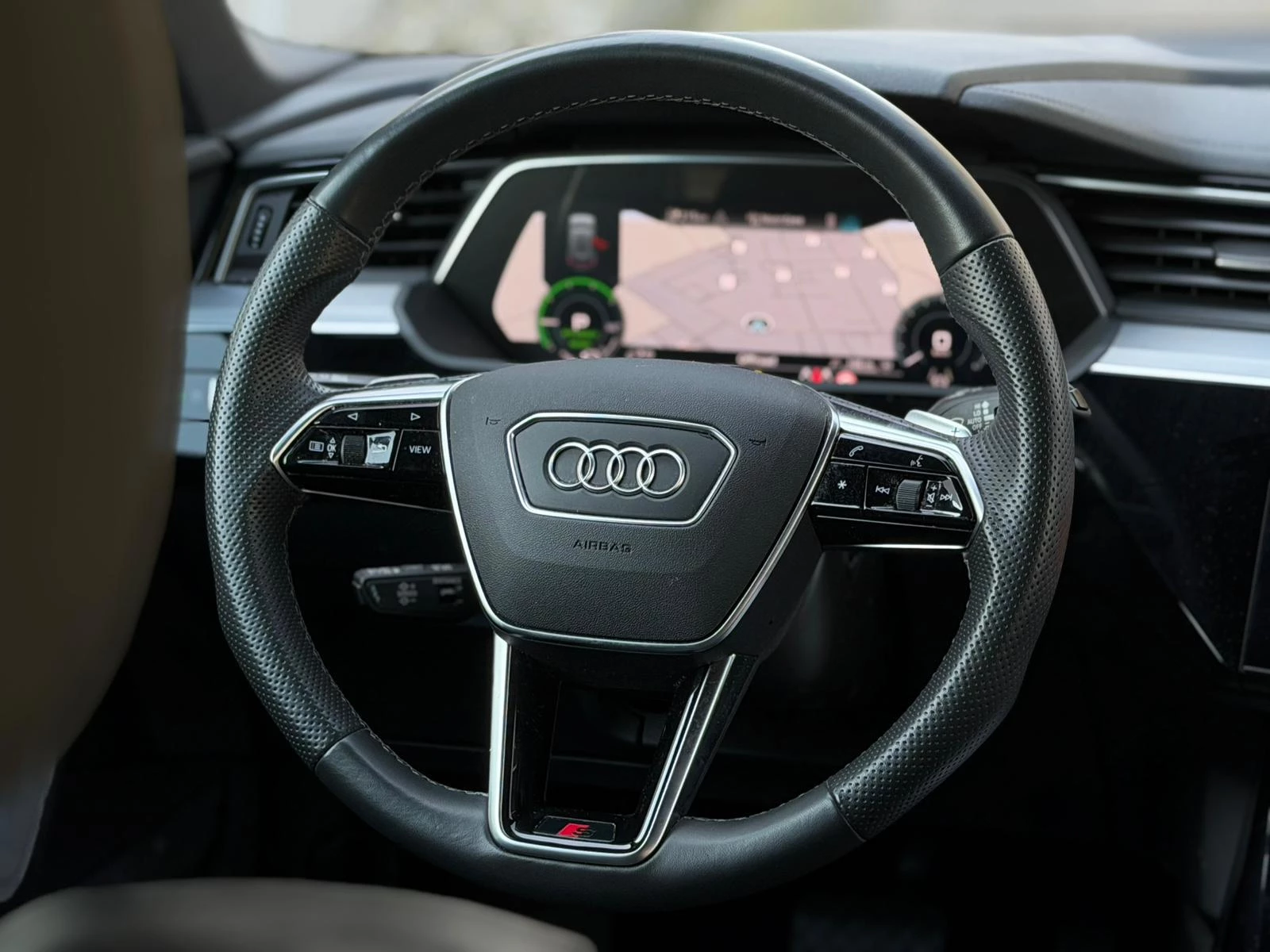 Hoofdafbeelding Audi e-tron