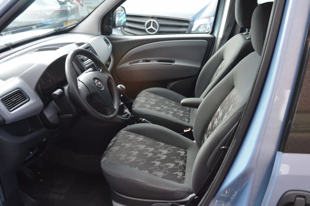 Hoofdafbeelding Opel Combo