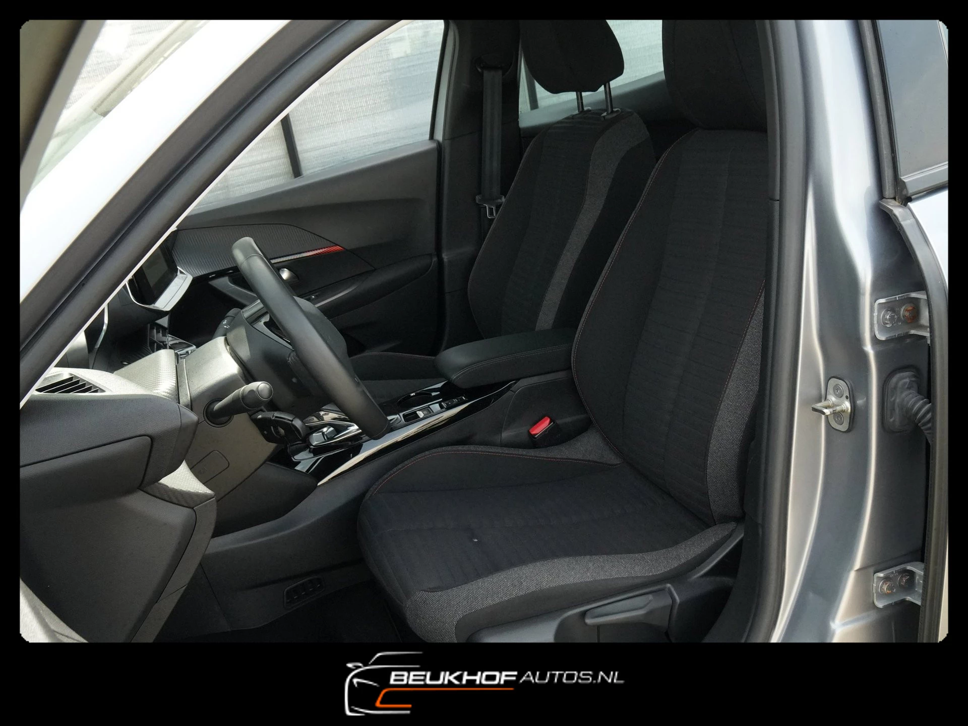 Hoofdafbeelding Peugeot e-2008
