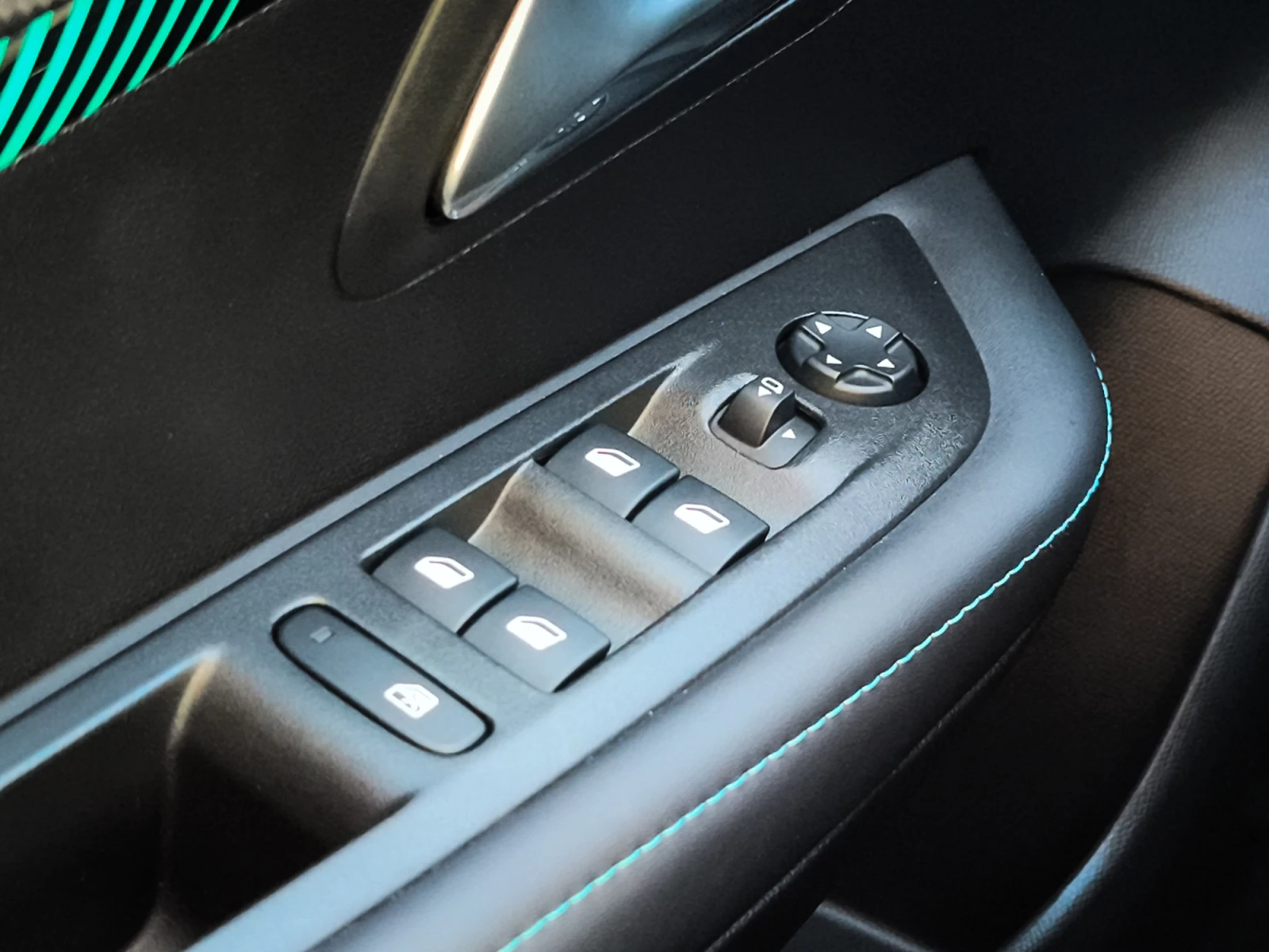 Hoofdafbeelding Peugeot e-208