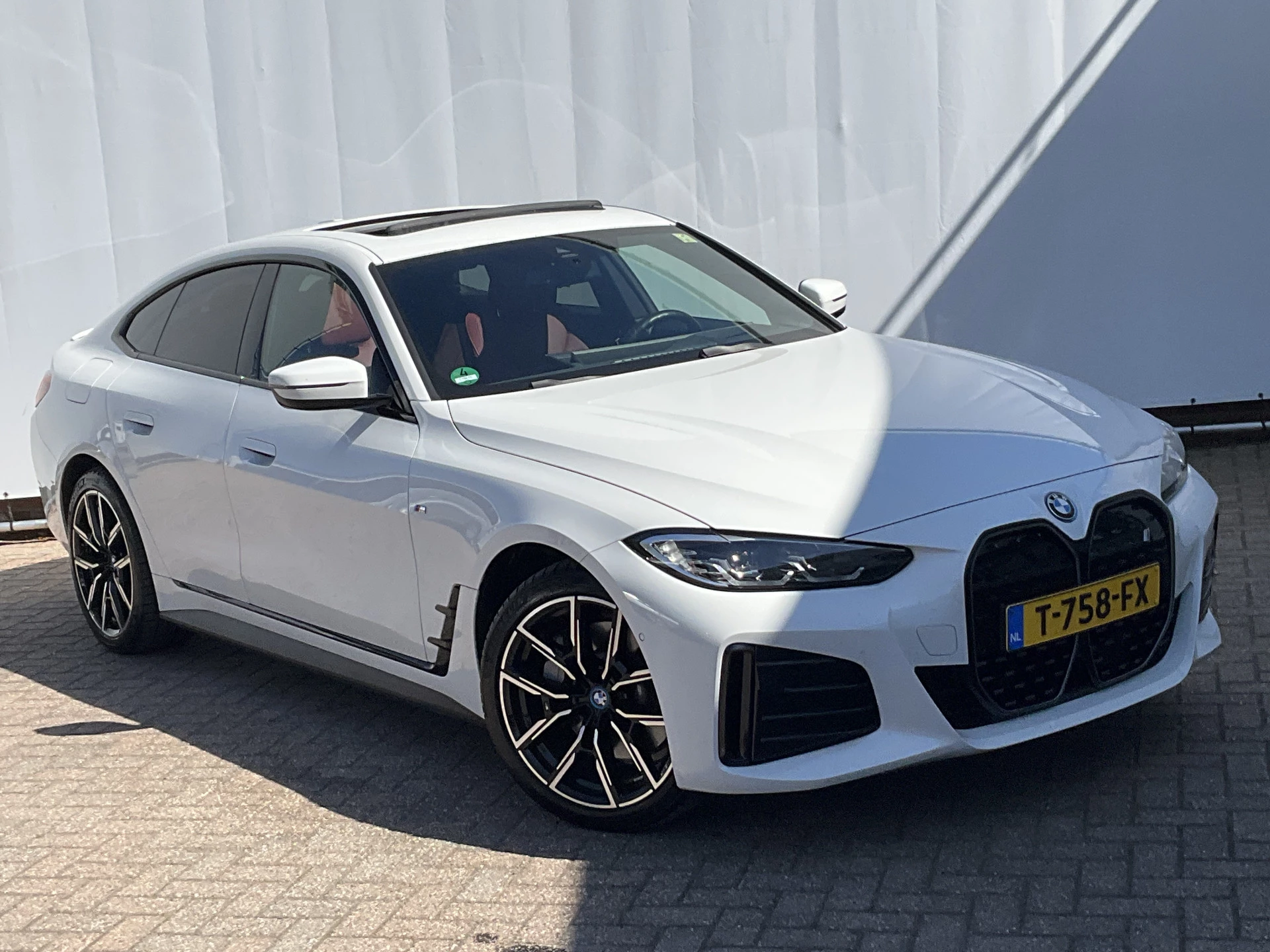 Hoofdafbeelding BMW i4