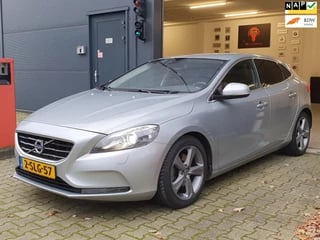 Volvo V40 1.6 T3 Momentum | NAP / XENON / NAVI / SENSOREN / BLUETOOTH / AFN.TREKHAAK / STOELVERW. / NWE APK + BEURT / DISTR. VV !