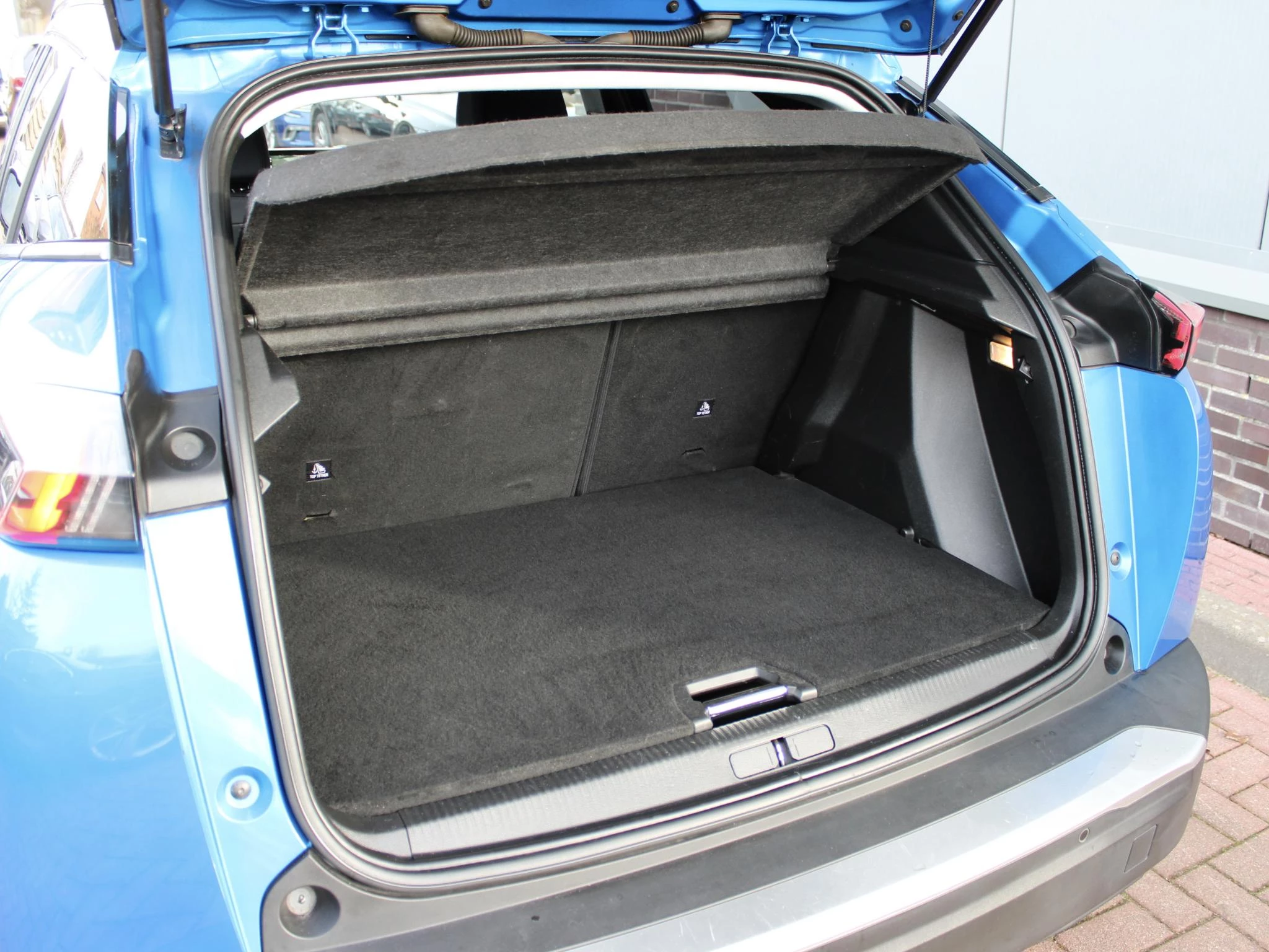 Hoofdafbeelding Peugeot e-2008