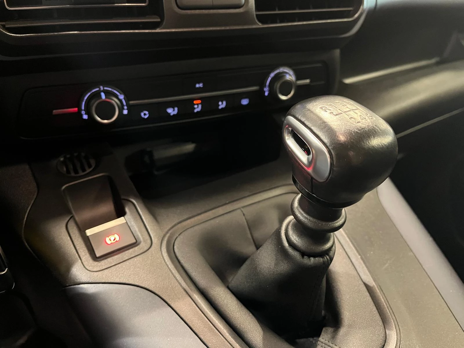 Hoofdafbeelding Peugeot Rifter