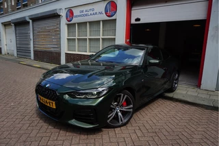Hoofdafbeelding BMW 4 Serie BMW 4 Serie Coupé 440i xDrive High Executive | M-SPORT | SAN REMO GRUN | Panoramadak | Harman Kardon | Head Up Display | Adaptieve demping | APPLE CarPlay | 360 graden Camera