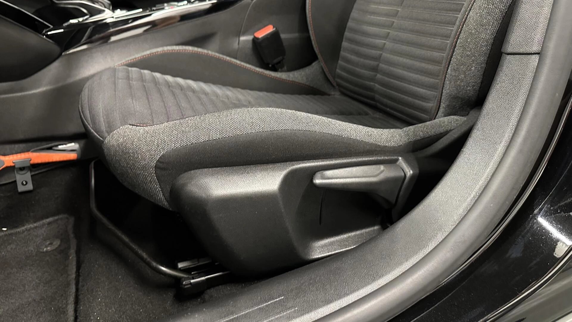 Hoofdafbeelding Peugeot e-208