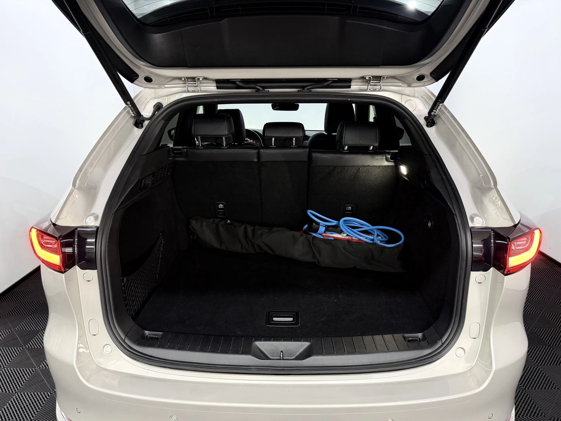 Hoofdafbeelding Mazda CX-60