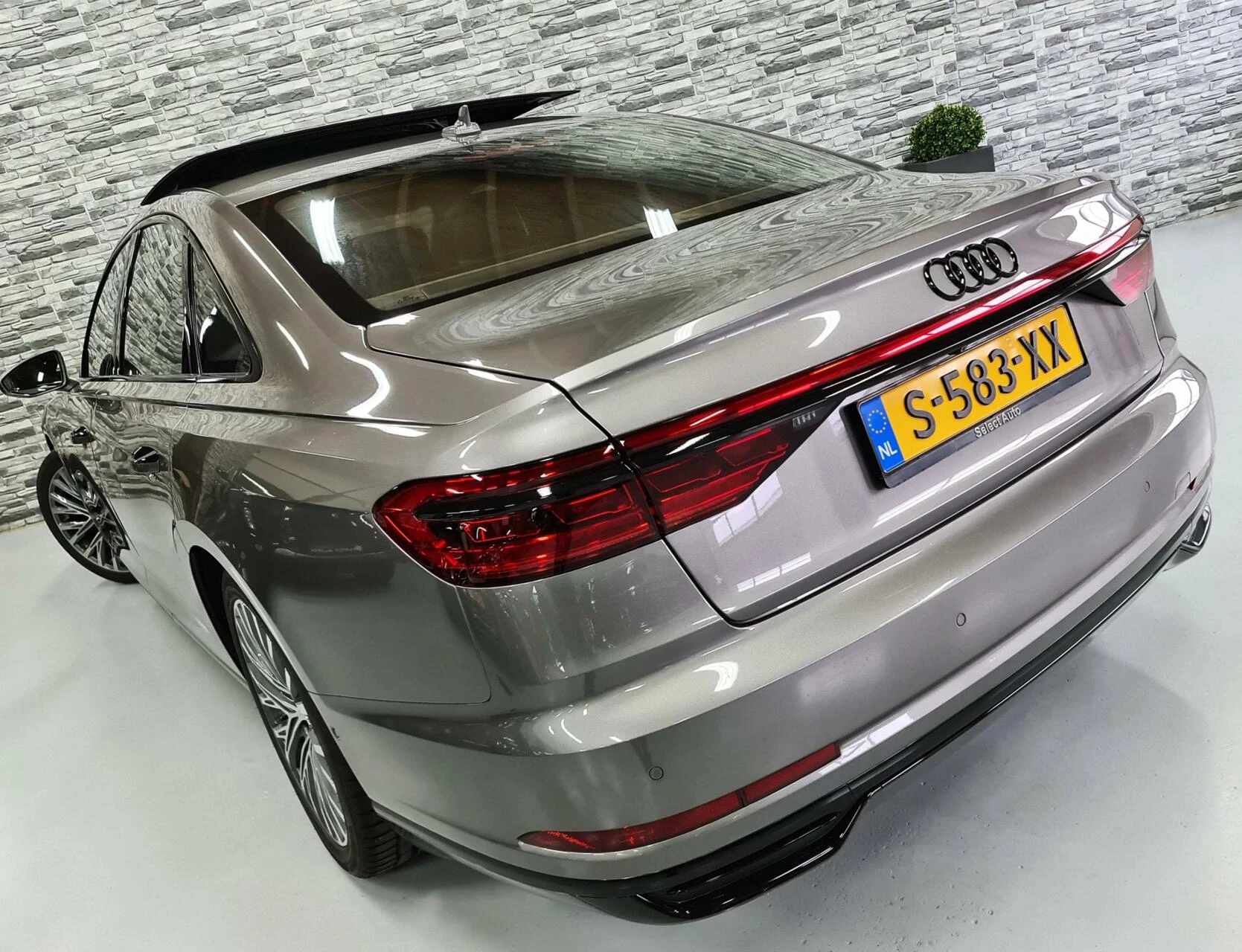 Hoofdafbeelding Audi A8