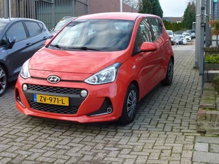 Hoofdafbeelding Hyundai i10 Hyundai i10 1.0I COMFORT / navigatie /pdc