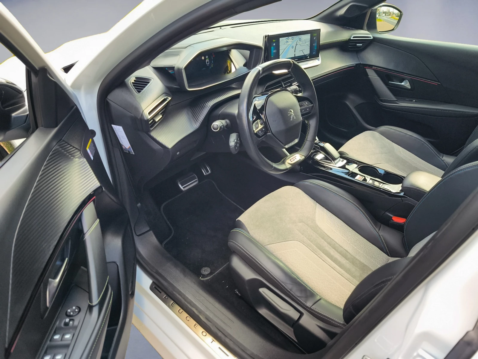 Hoofdafbeelding Peugeot e-208