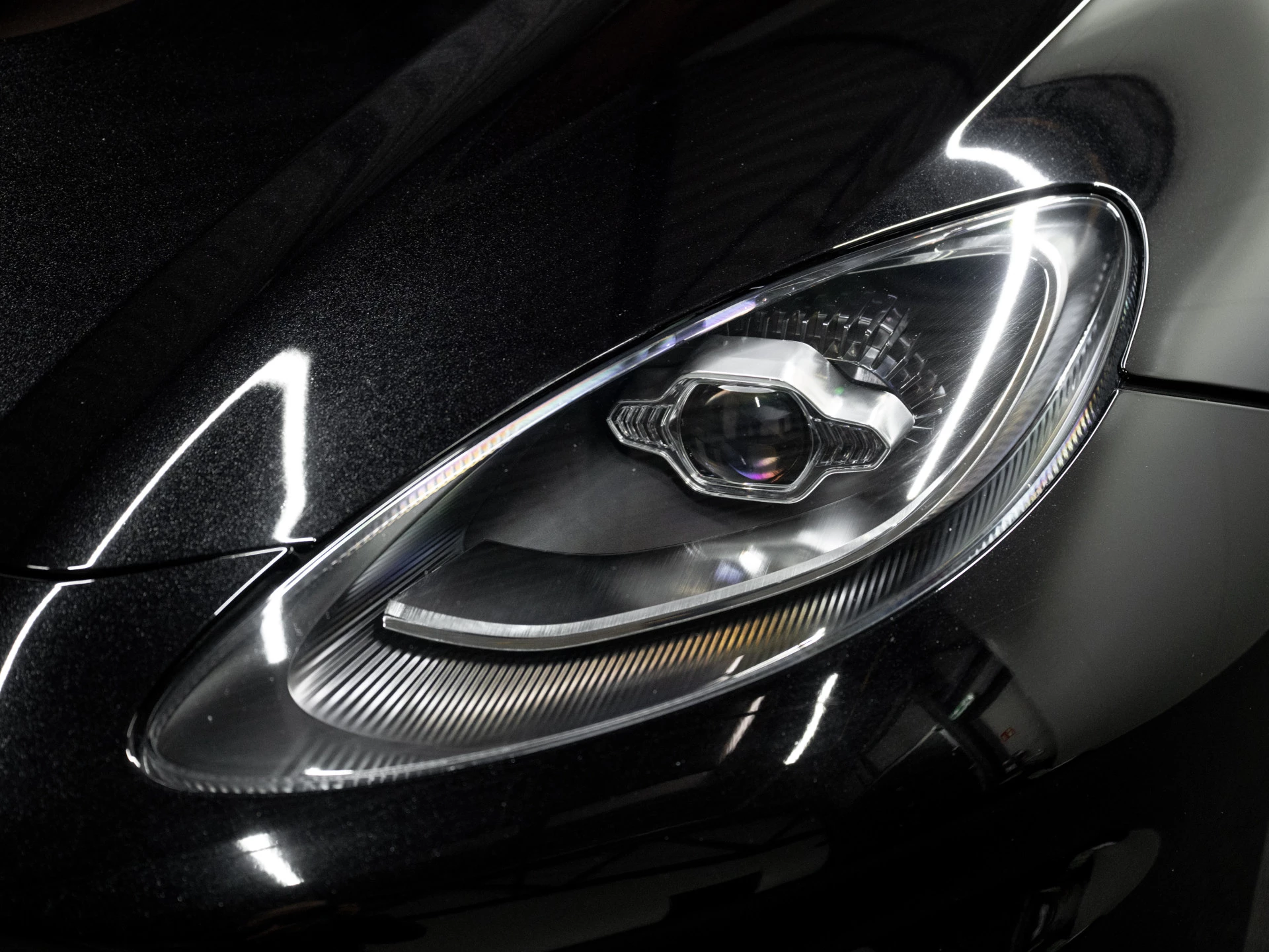 Hoofdafbeelding Aston Martin DBX