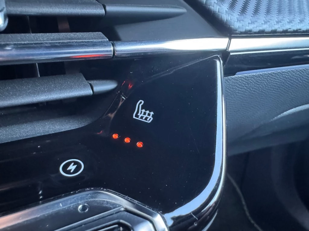 Hoofdafbeelding Peugeot e-2008