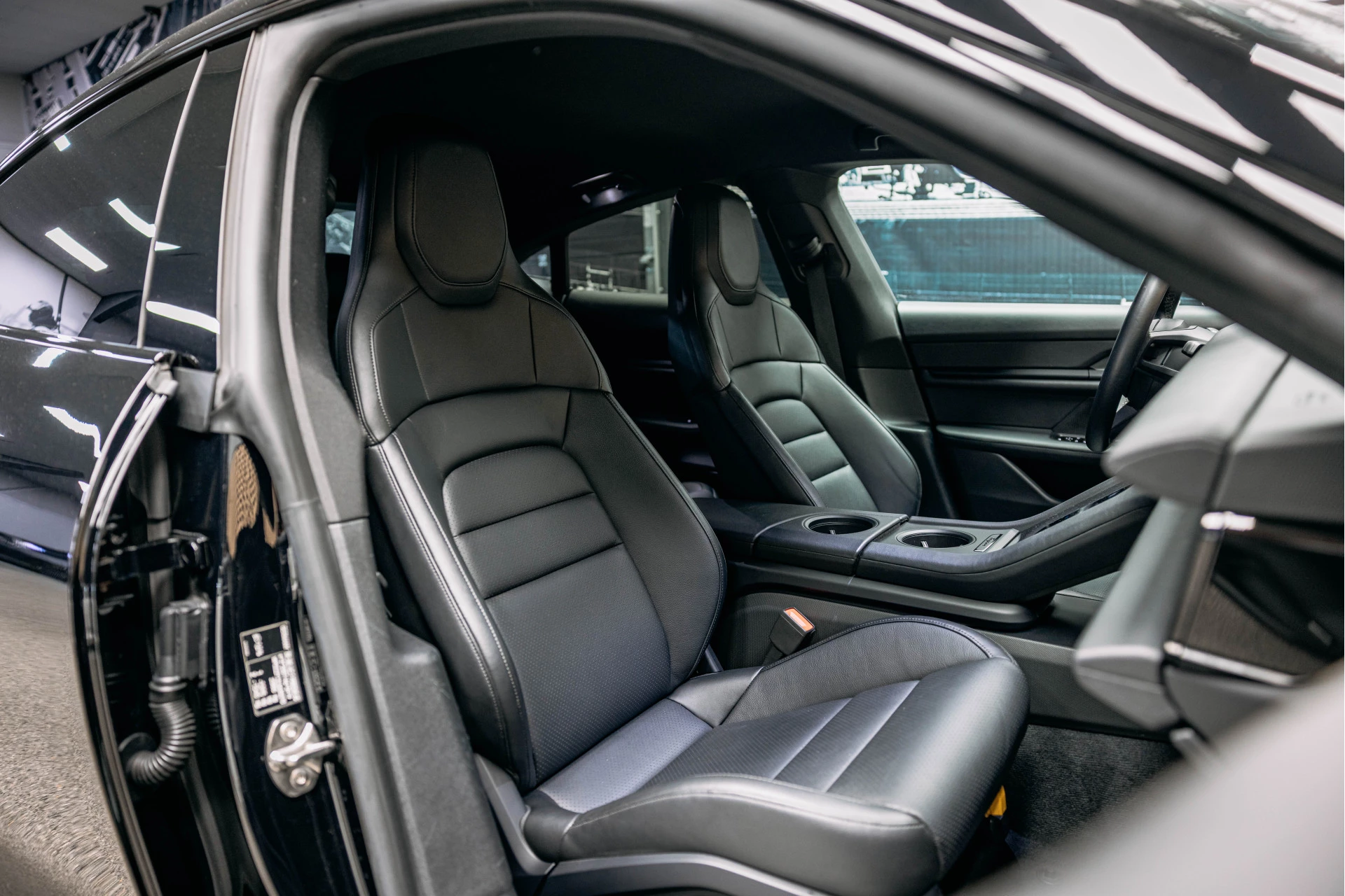 Hoofdafbeelding Porsche Taycan