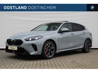 Hoofdafbeelding BMW 1 Serie BMW 1 Serie 120 M Sport Automaat / Sportstoelen / Achteruitrijcamera / Adaptieve LED / M Adaptief onderstel / Comfort Access / Stuurverwarming