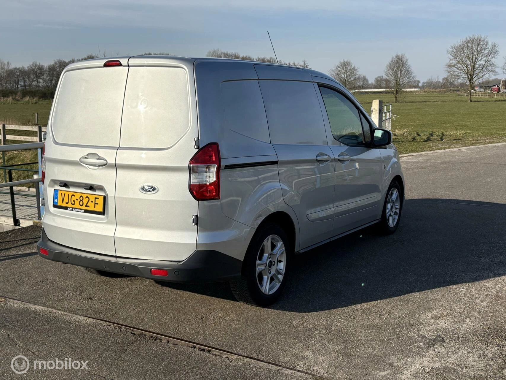 Hoofdafbeelding Ford Transit Courier