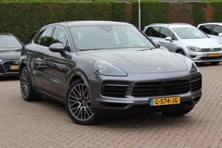 Porsche Cayenne Coupé 3.0 E-Hybrid / Panoramadak / 360Camera / Head-up / Softclose / Luchtvering / 21'' / Bose / Sportchrono / Stoelventilatie+Massage / Stoelverwarming 4x / Dodehoek / DAB / ACC