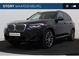 Hoofdafbeelding BMW X3 BMW X3 xDrive30e High Executive Automaat / Panoramadak / Trekhaak / Sportstoelen / Head-Up / Active Cruise Control / Parking Assistant Plus / Comfort Access