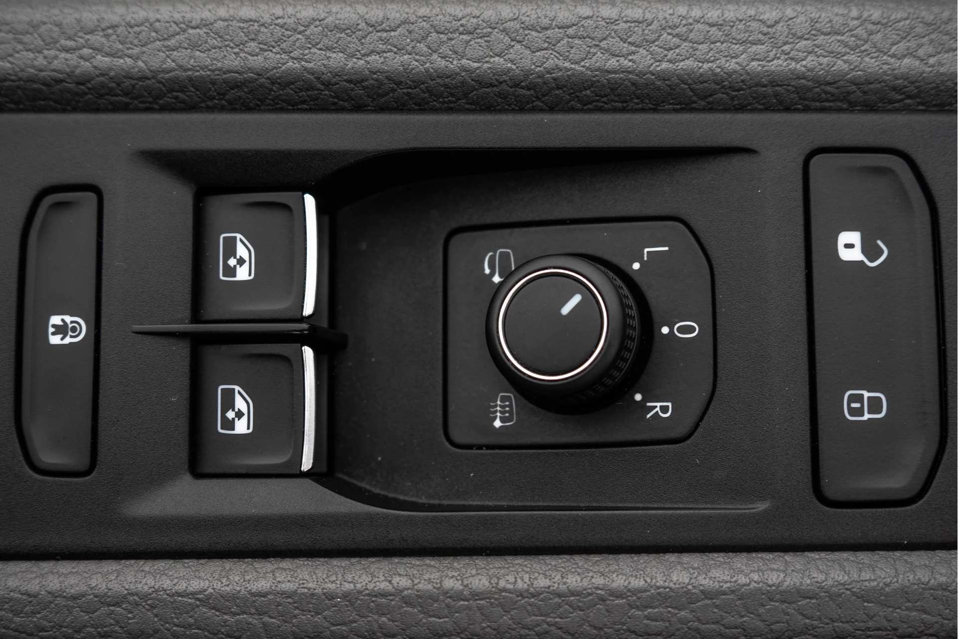 Hoofdafbeelding Volkswagen Carravelle | Automaat | Led | Camera | Carplay | Navi | Zijschuifdeur R+L | Adapt.Cruise | Trekhaak