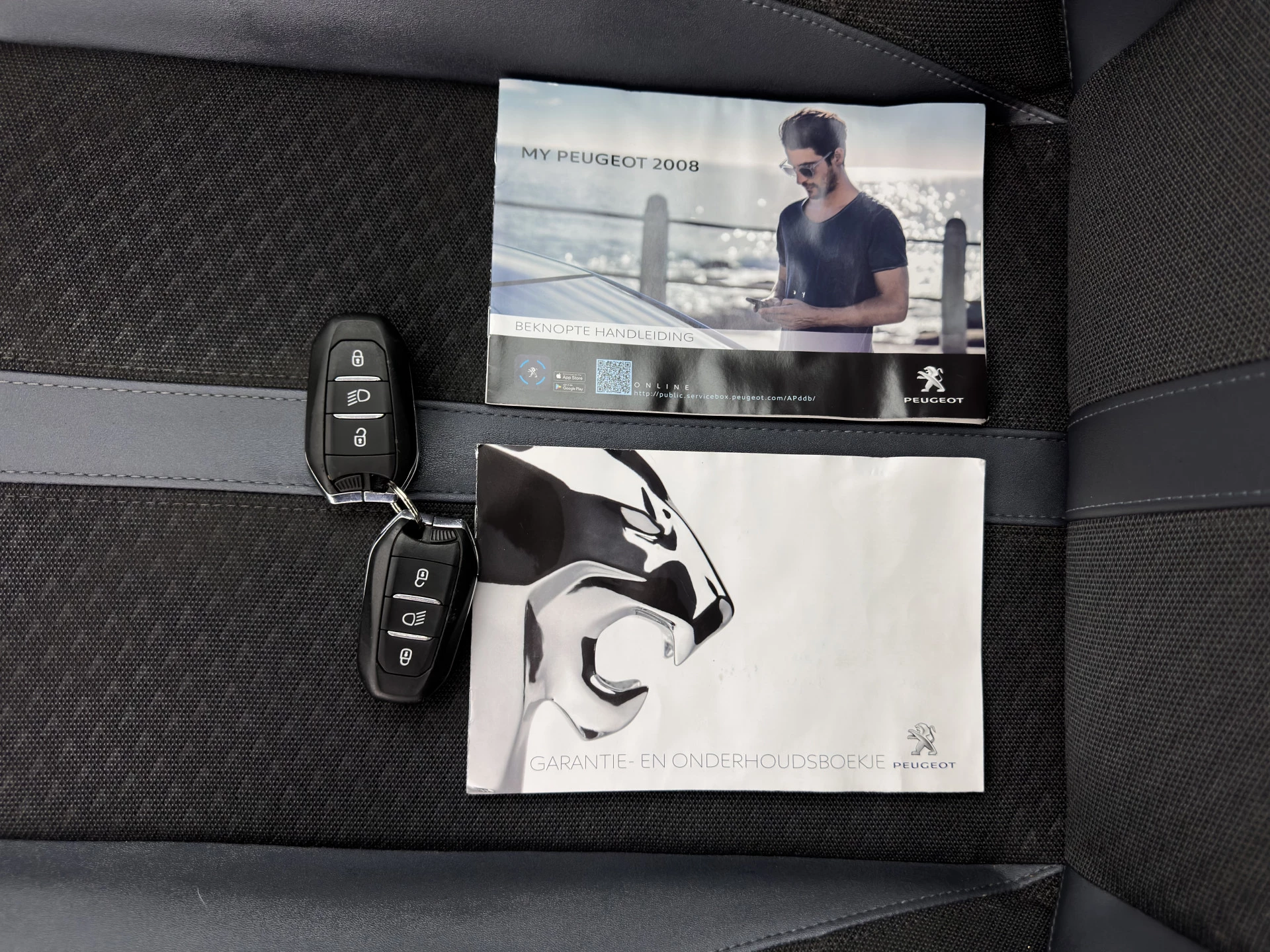 Hoofdafbeelding Peugeot e-2008