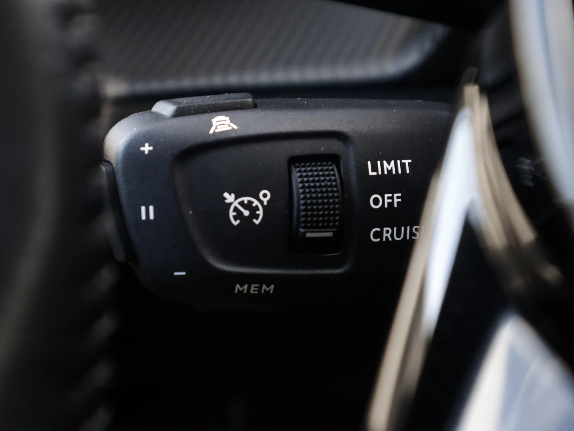 Hoofdafbeelding Peugeot e-2008