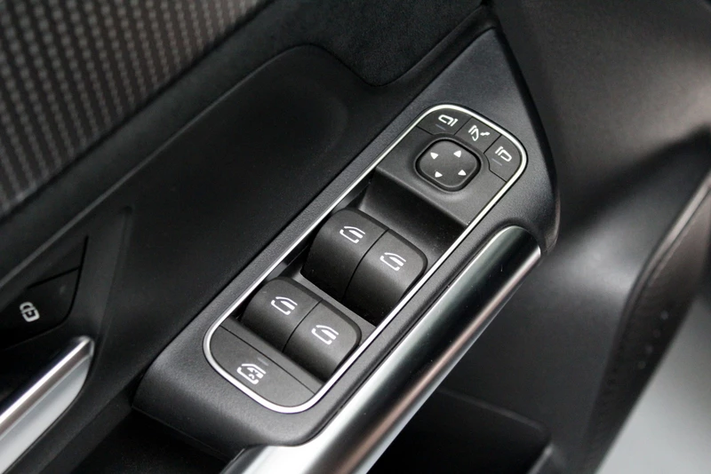 Hoofdafbeelding Mercedes-Benz EQA