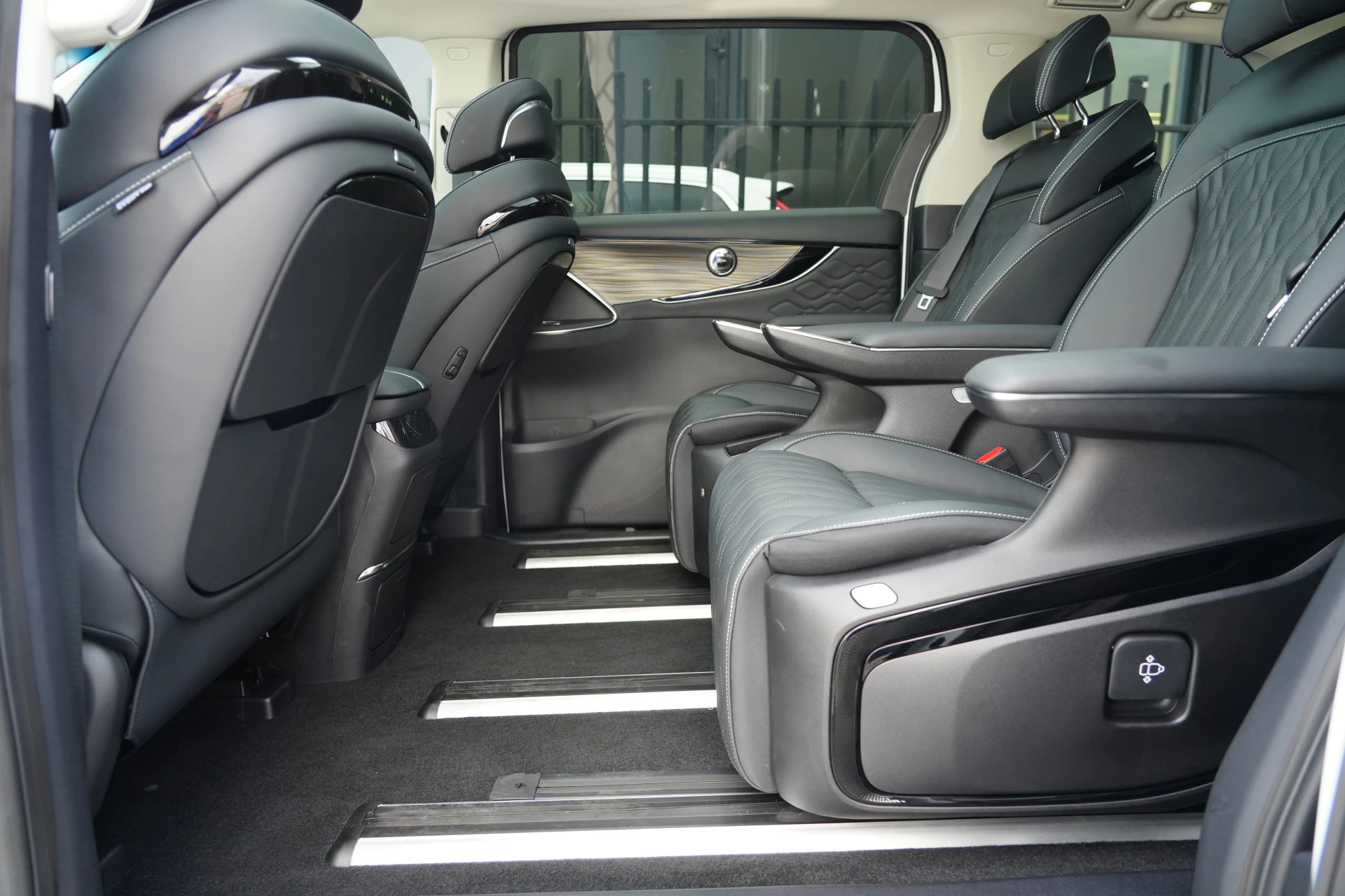 Hoofdafbeelding DFSK Forthing 9