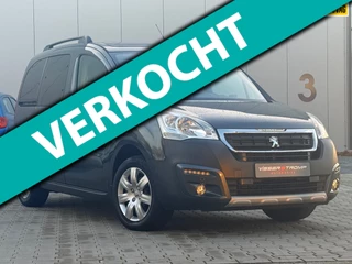 Hoofdafbeelding Peugeot Partner Peugeot Partner Tepee 1.2 PureTech 110pk Outdoor - Gris Shark - Zenith Panoramadak/Carplay/Camera/Clima