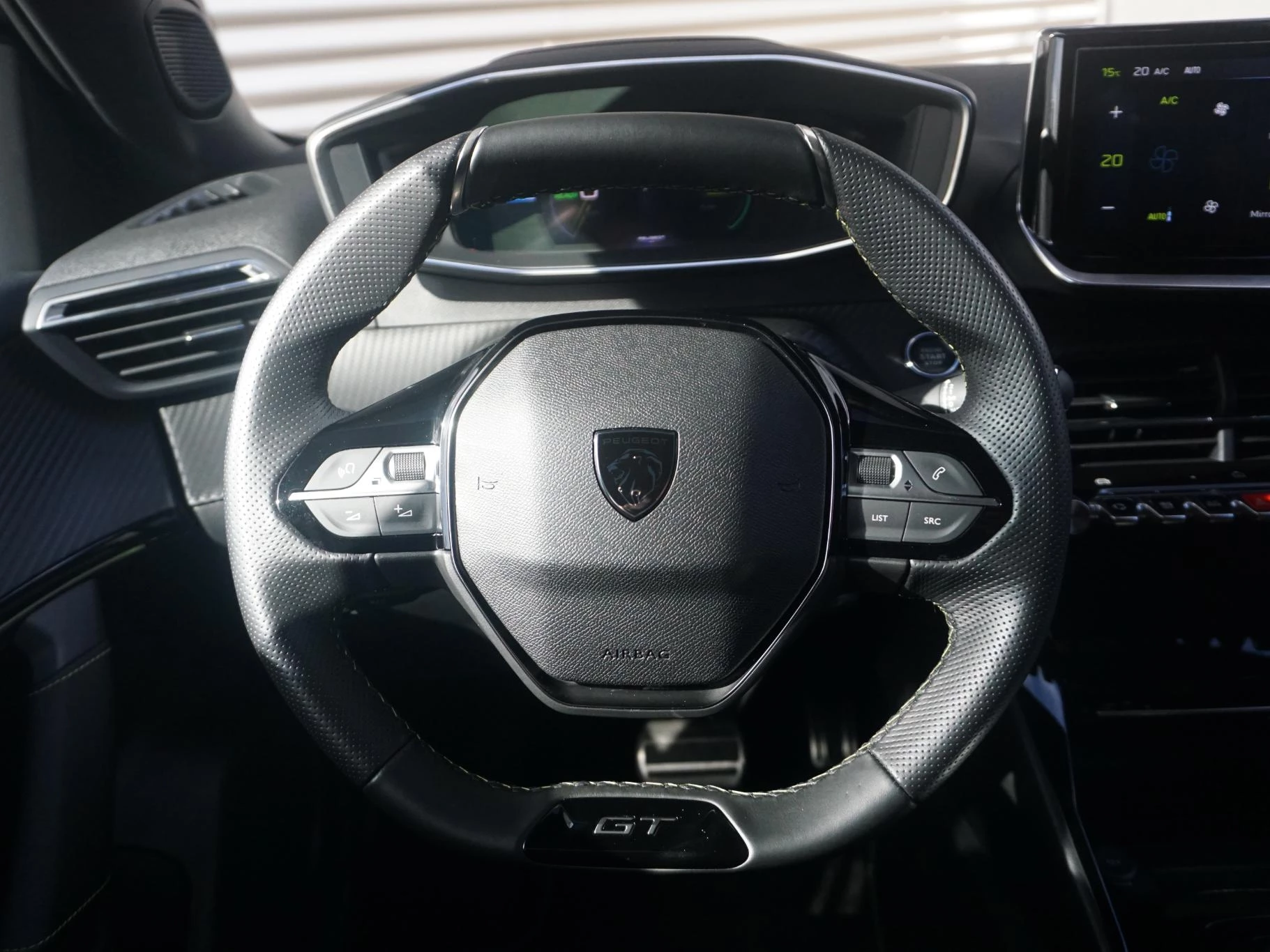 Hoofdafbeelding Peugeot e-2008