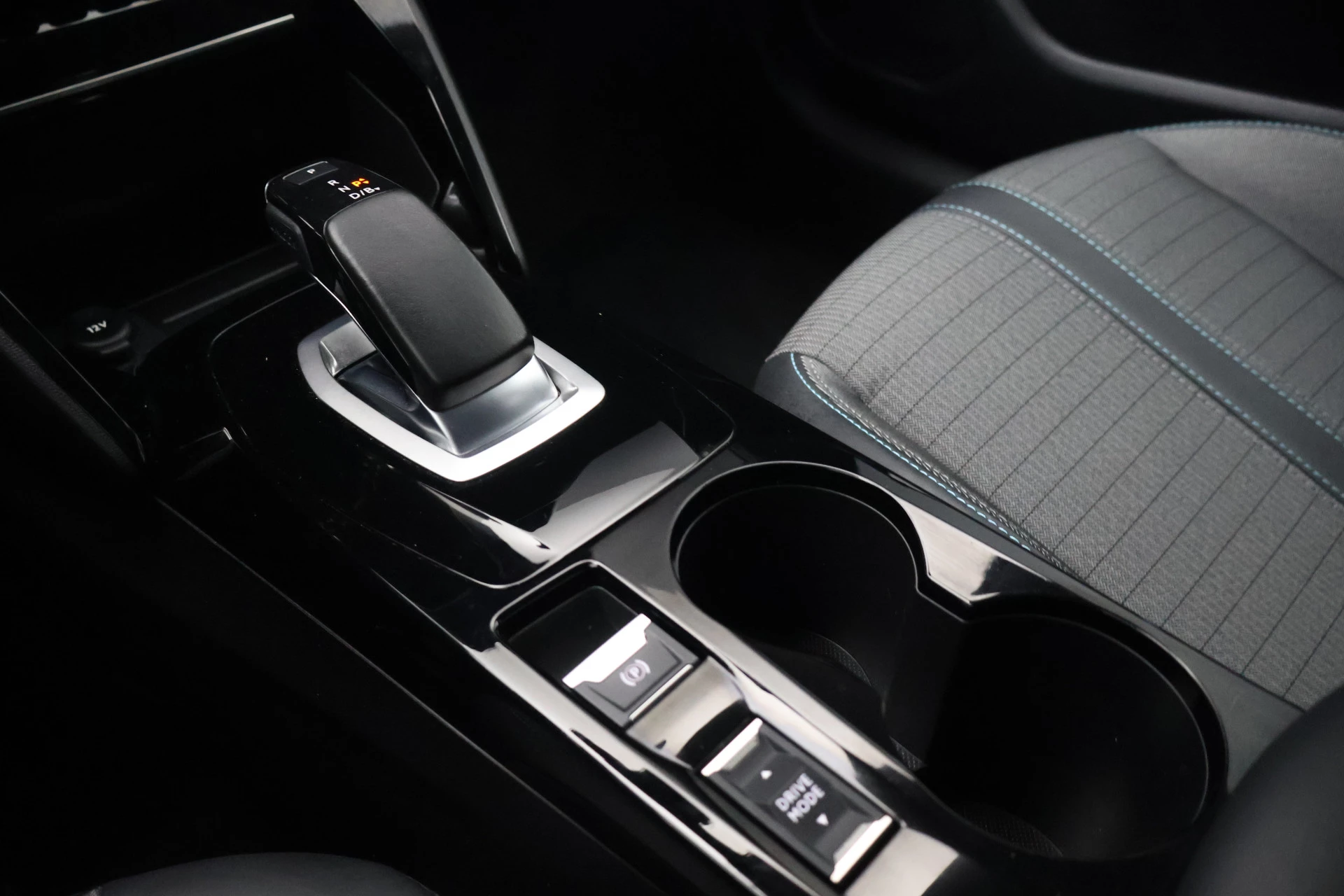 Hoofdafbeelding Peugeot e-208