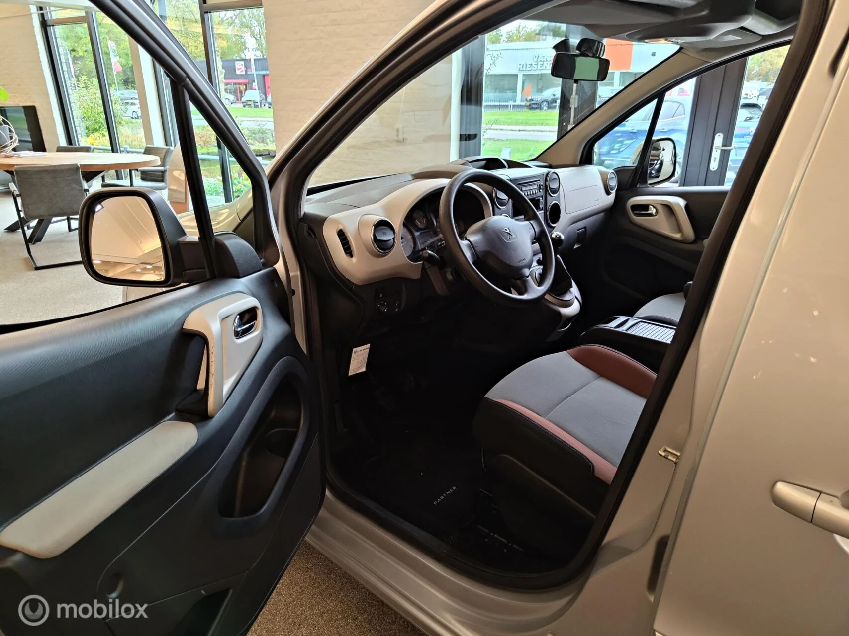 Hoofdafbeelding Peugeot Partner