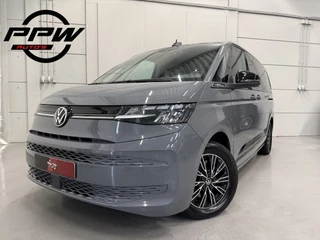 Volkswagen Multivan 1.4 eHybrid L2 BULLI EDITION 7p. PURE-GREY/TREKHAAK/CAMERA/ACC/STANDKACHEL/CARPLAY/NAVI/ELECTR.A.KLEP/PRIVACY/17"/SCHUIFRUITJES/VOLLEDIG VW DEALER HISTORIE