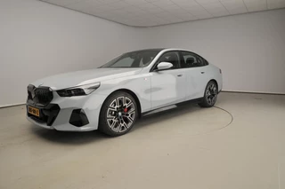 BMW 5 Serie Sedan 520i | M-Sportpakket | LED | HUD | Panoramadak | Sportstoelen | Stoelverwarming | DAB | Harman-kardon sound | Alu 20 inch