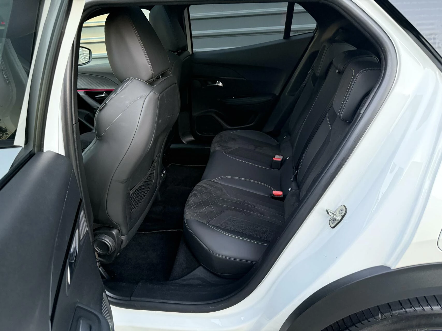 Hoofdafbeelding Peugeot e-2008