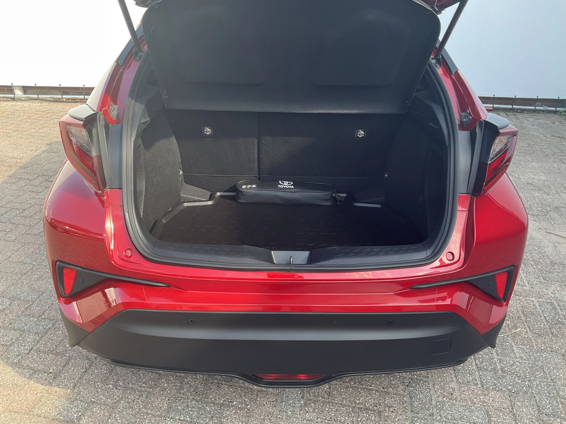 Hoofdafbeelding Toyota C-HR