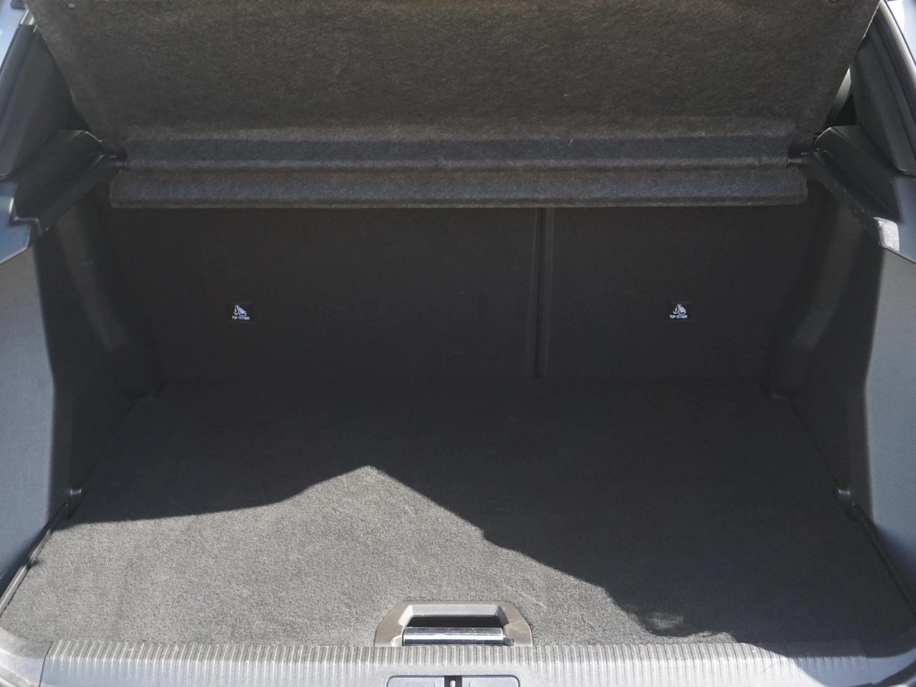 Hoofdafbeelding Peugeot e-2008