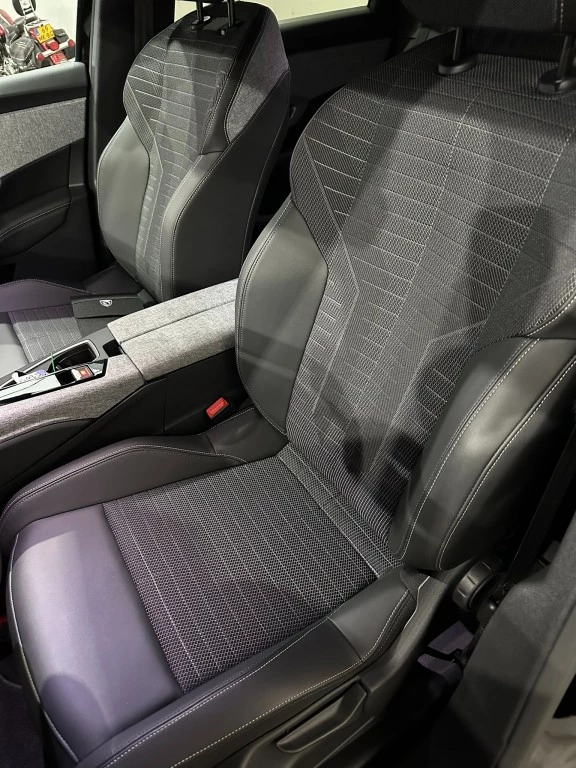 Hoofdafbeelding Peugeot e-3008