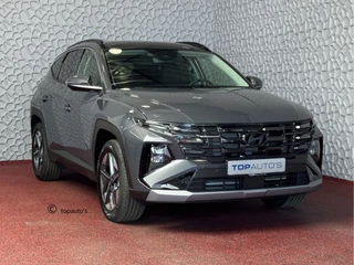 Hoofdafbeelding Hyundai Tucson Hyundai Tucson NIEUWE AUTO 1.6 T-GDI PHEV 252PK PANORAMA CAMERA CARPLAY STOELVERW. V+A PLUG IN HYBRIDE - 5 JAAR GARANTIE