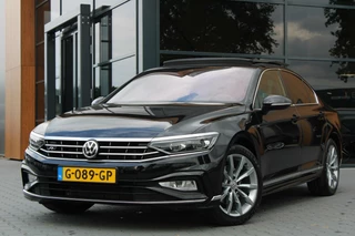 Volkswagen Passat 1.5TSI Automaat R-Line | ACC | Pano | Trekhaak