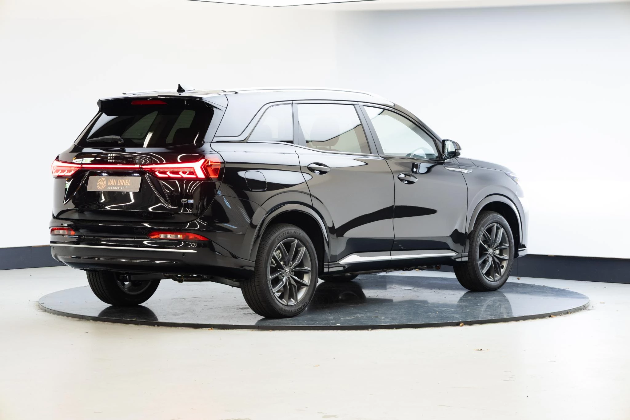 Hoofdafbeelding DFSK E5 PHEV