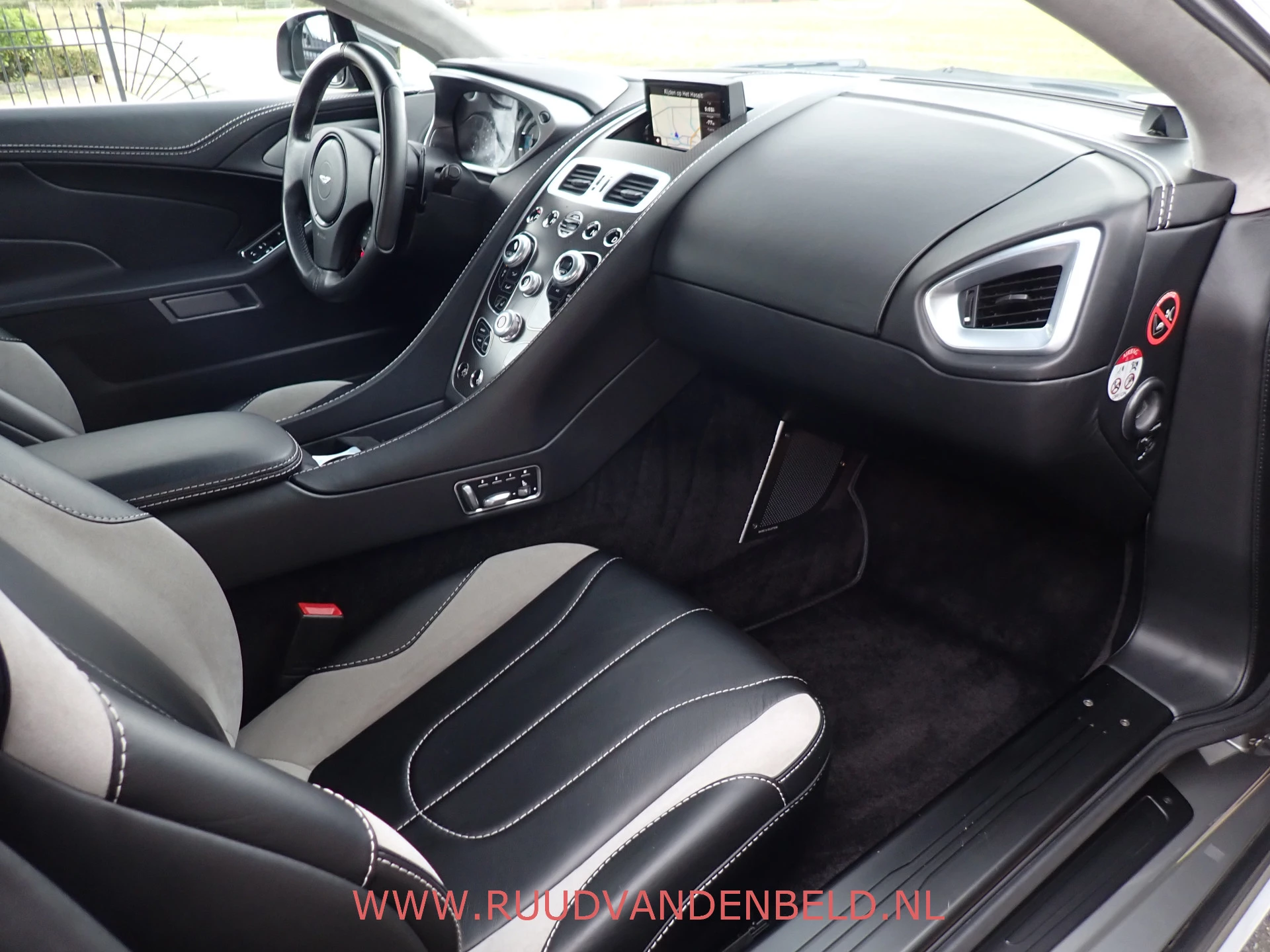 Hoofdafbeelding Aston Martin V12 Vanquish