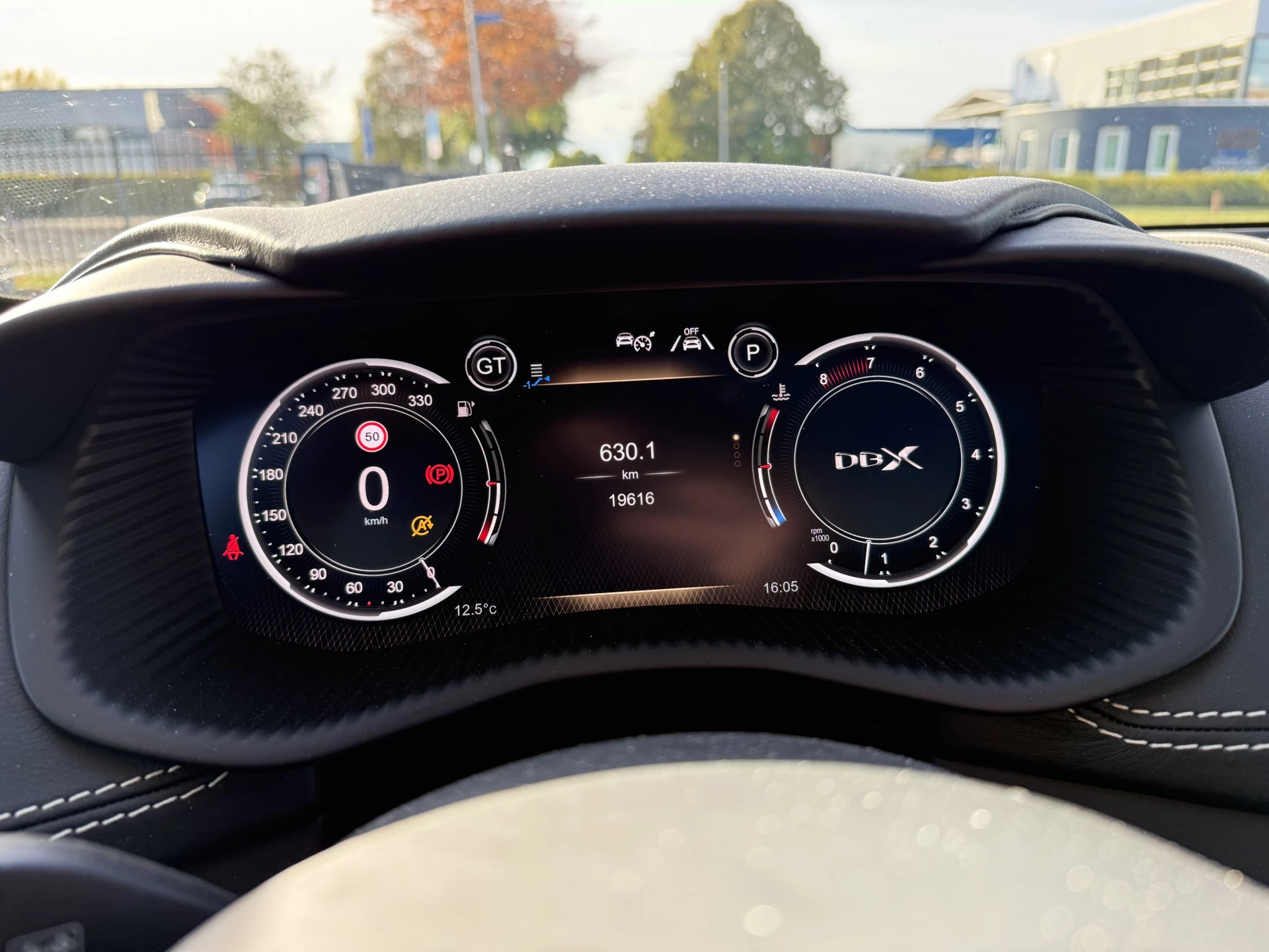 Hoofdafbeelding Aston Martin DBX