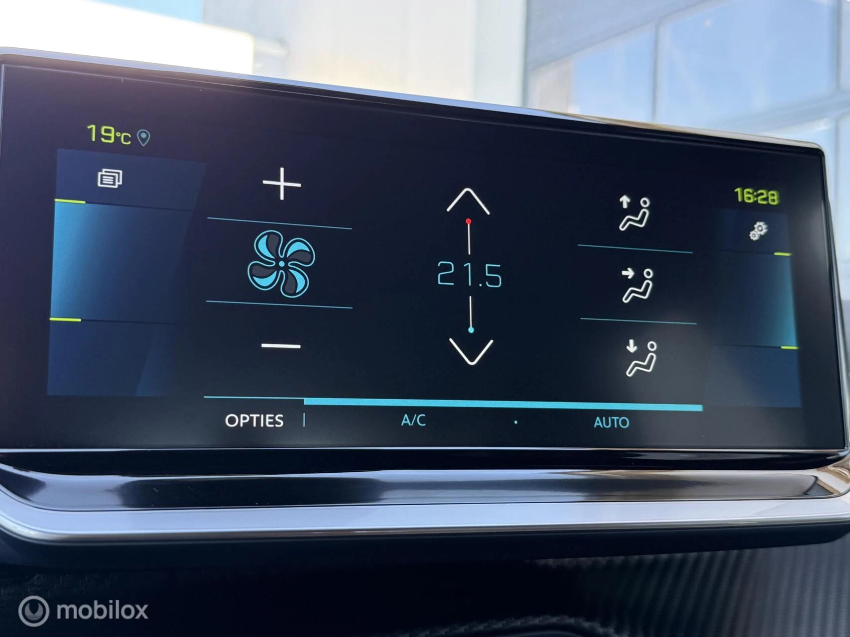 Hoofdafbeelding Peugeot e-208