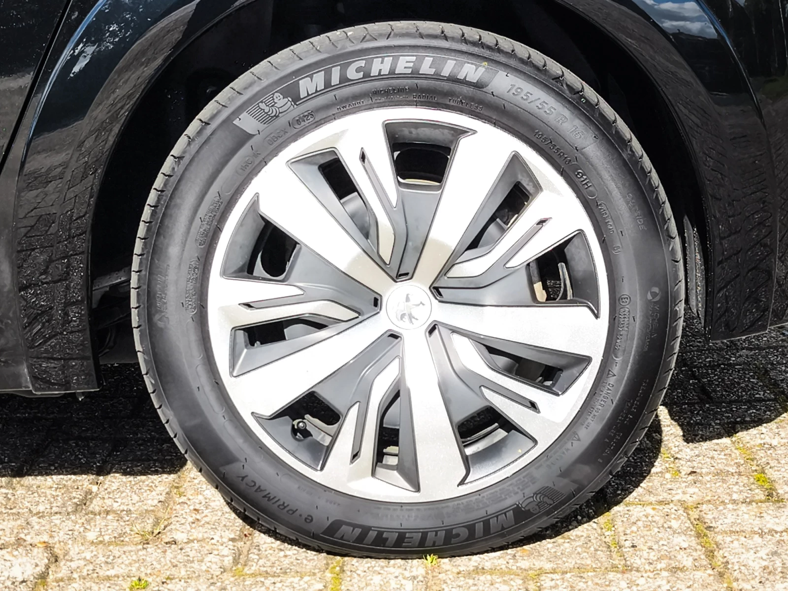 Hoofdafbeelding Peugeot e-208